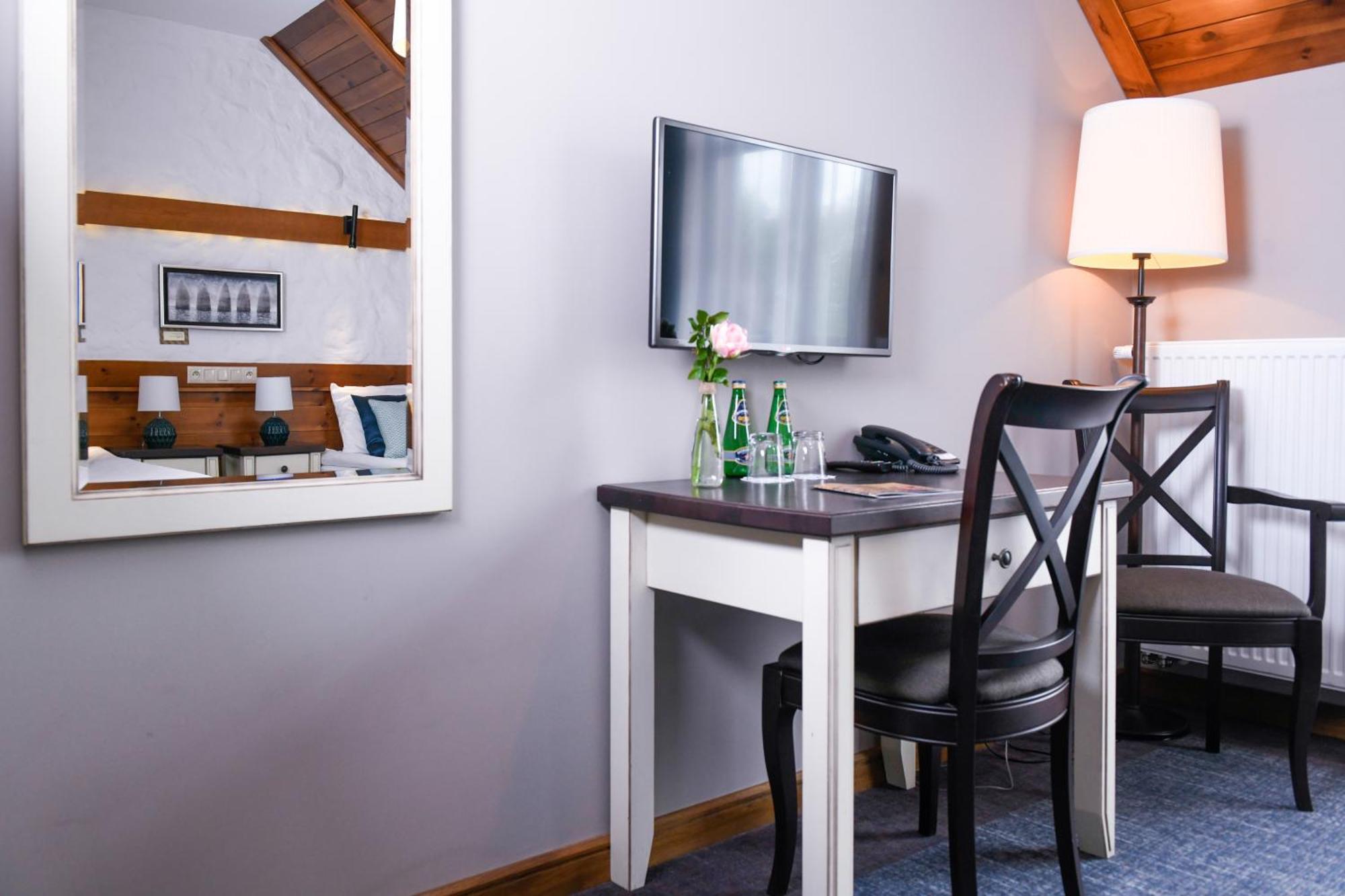 Folwark Lekuk Hotel Łękuk Mały Buitenkant foto